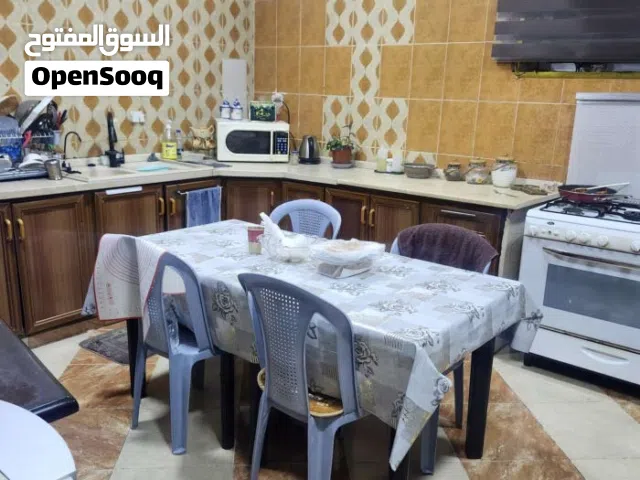 شقة في الزرقاء بيع مع العفش كامل
