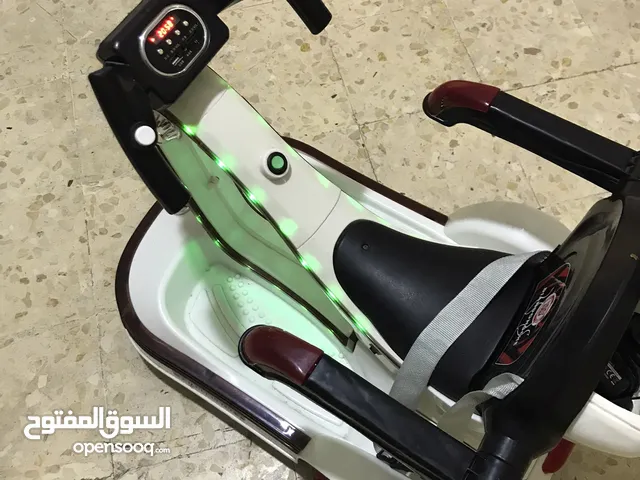 دراجة اطفال كهرباء بحالة ممتازة