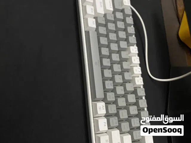 كيبورد fizz red dragon مستعمل للبيع مع كامل الملحقات الاستفسار في الخاص