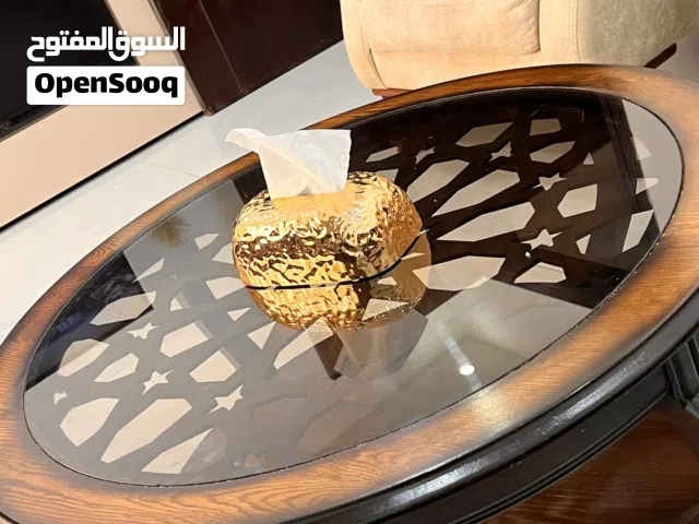 طاولات وسط شكل دائري بحالة جيدة جداً للبيع خشب زان 3 قطع