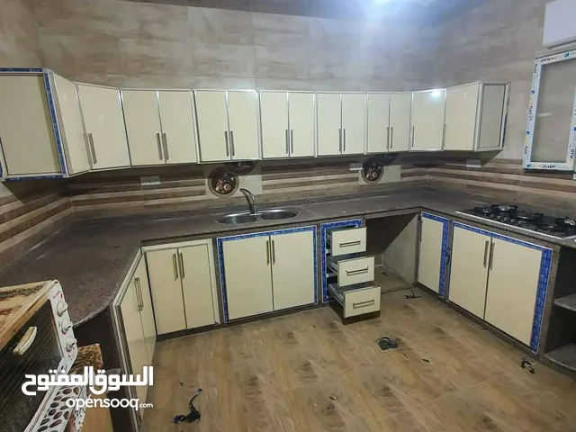 صيانة الأبواب والنوافذ والمطابخ