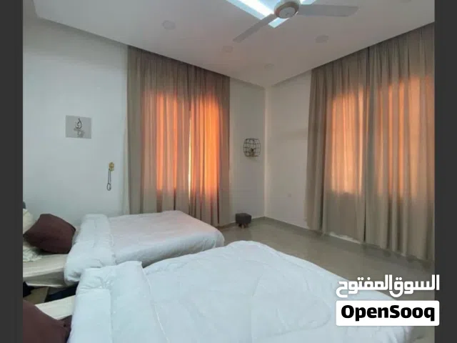 استراحه للايجار الشهري في مرباط في الخريف شهر 7 و 8