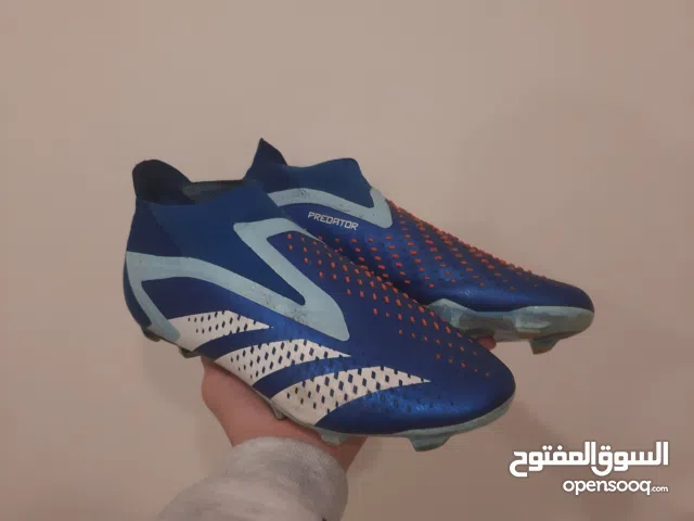 جزمة كرة قدم adidas predator أصلي للبيع على 5 د.ك