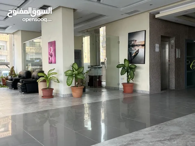 شقة للايجار بالمنقف علي البحر مباشر عائلات فقط وافدين فقط