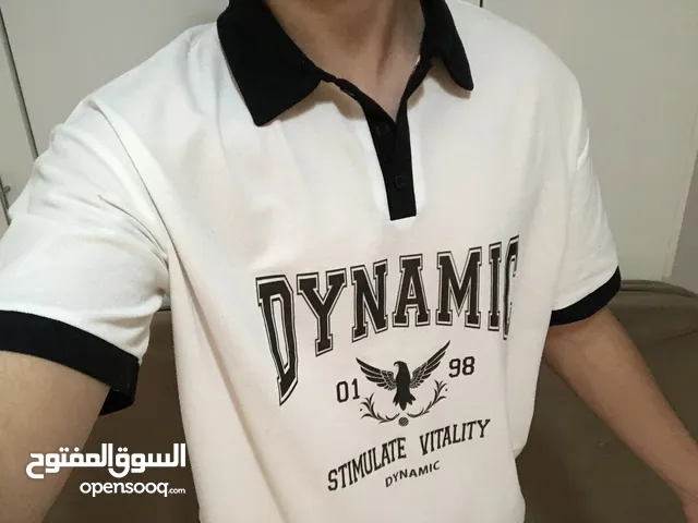 ثلاث تيشرتات وحدة ابيض وحدة بيج وحدة كحلي و احمر للبيع استعمال خفيف جدا بسعر جيد