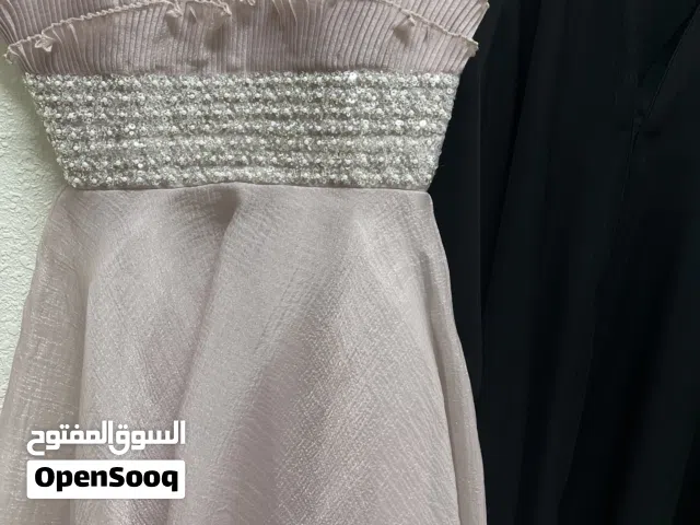 فستان لم يلبس الا 5 ساعات