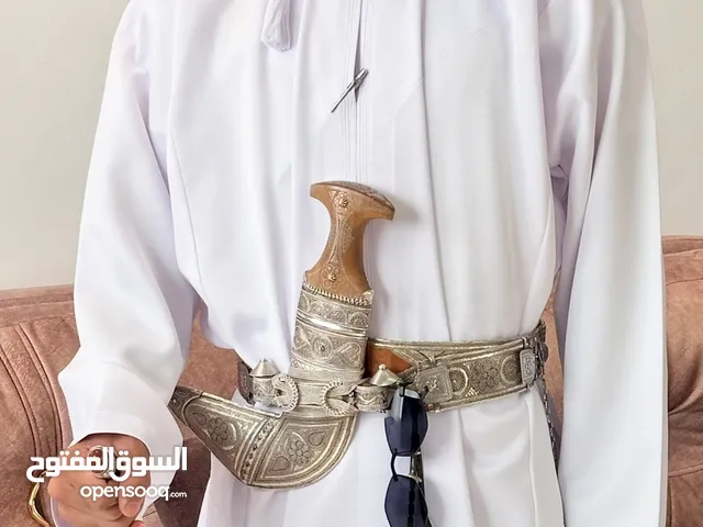 أبحث عن مثل هذي الخناجر بالضبط.