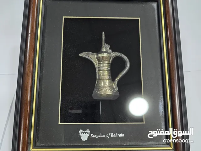 متوفر لدينا تحف شغل يدوي وتحف رخام وتحف خشبيه بالمختصر أشكال وألوان وانواع مختلفة بأسعار مناسبة