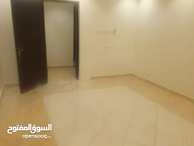 شقة للايجار في الرياض حي المروج  غرفه نوم  صالة    مطبخ    حمام   المكفيات راكبة والمطبخ راكب    للا