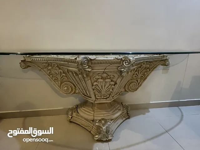 طاولة كونسول كلاسيكية منقوشة بالطراز الفرنسي Classic French-Style Carved Console Table