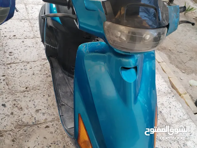 للبيع فراشه فحل دراجه جديده صارلها شهرين من طالعه من رمبه جاهزه كفرات نضيفه حلوه كهربائيات شغاله سلف