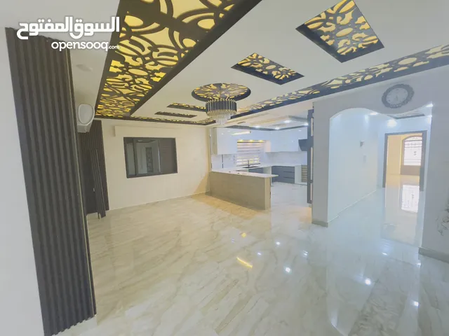 200 m2 4 Bedrooms Apartments for Sale in Zarqa Al Zarqa Al Jadeedeh