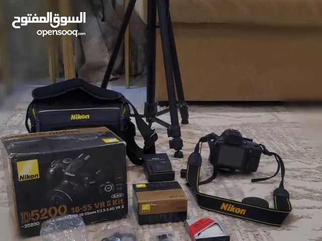 كاميرا نيكون 5200D استخدام نظيف ب 900 سعودي