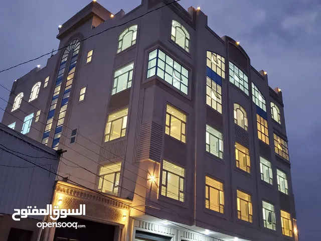 عماره عملاقه للبيع بناء حديث تشطيبات سوبر لوكس في أرقى أحياء صنعاء حده المدينه