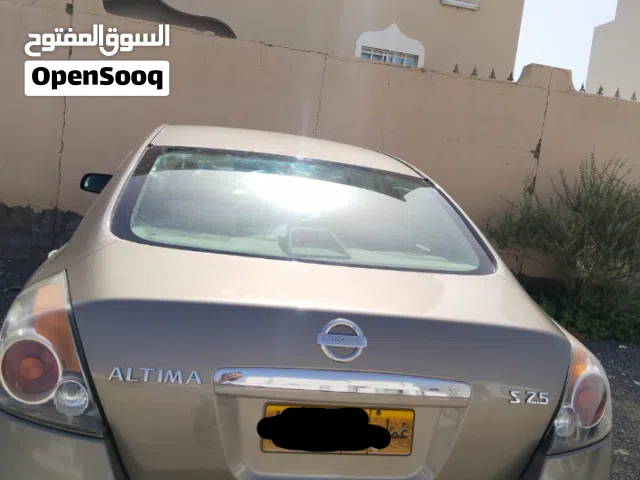 2008 نيسان التيما Standard