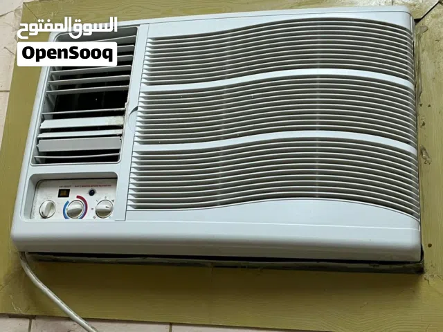 مكيف شباك وفرن جليم غاز وطاولات تقديم ودولاب مكتبة بخزانة