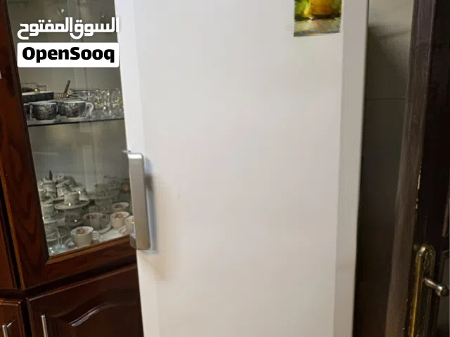 * فريزر بيكو عمودي بحالة ممتازة للبيع