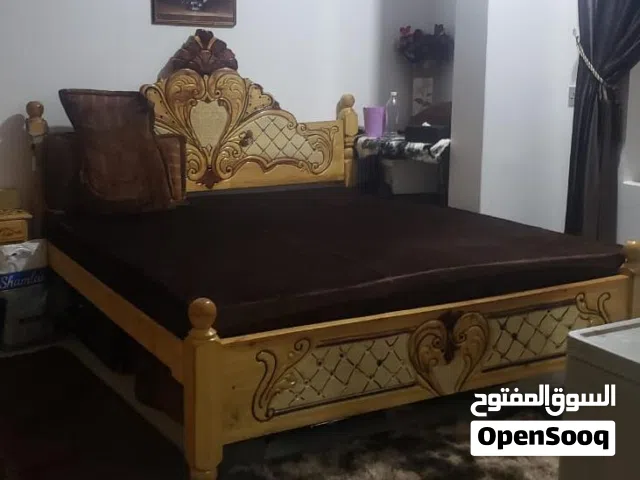 سرير للبيع بسعر 2010