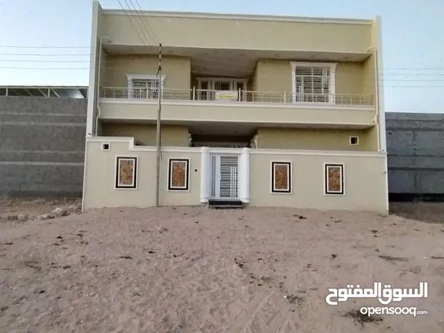 200 m2 More than 6 bedrooms Townhouse for Sale in Basra Al Salheya