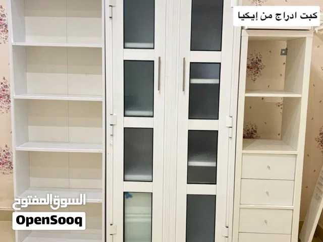وحدة الأرفف مع الأدراج