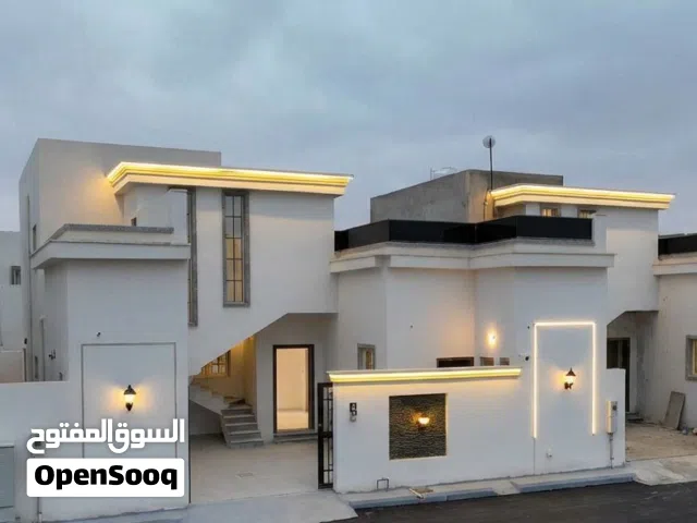 فيلا للبيع في موقع مميز