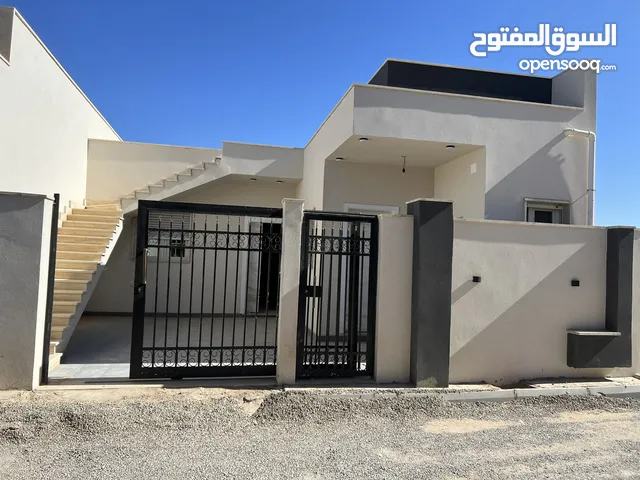 165 m2 3 Bedrooms Townhouse for Sale in Tripoli Ain Zara