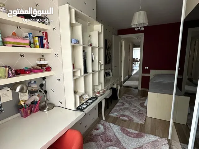 شقة للبيع.