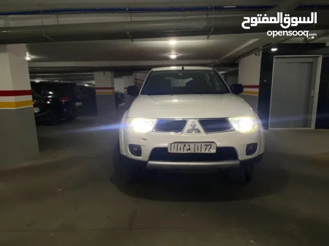 2011, ميتسوبيشي, باجيرو سبورت, Standard
