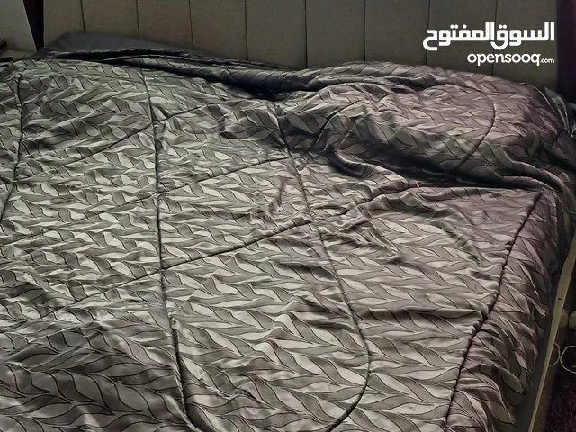 تخت غرفة نوم ماستر للبيع قابل للتفاوض البسيط
