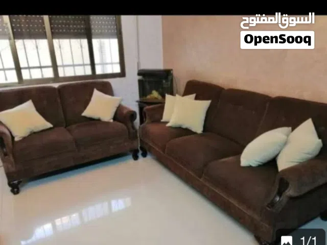 طقم كنب اجنبي فاخر بحالة ممتازة للبيع