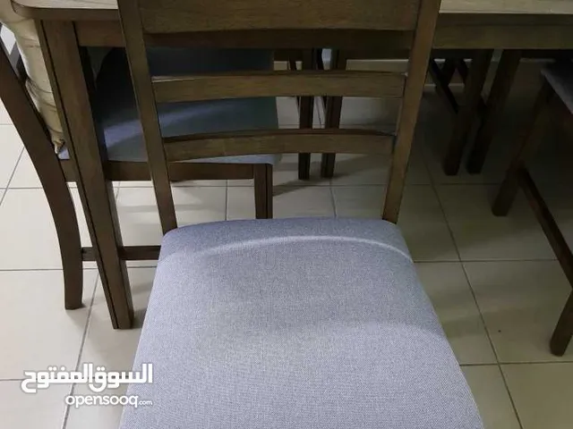 طاولة طعام من هوم بوكس