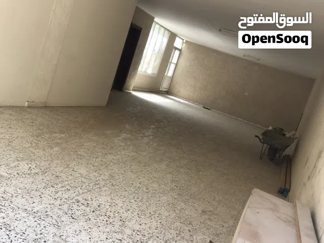 مخزن للإيجار