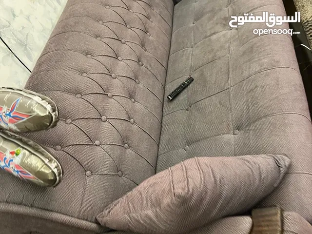 طقم كنب مع طاولة سفرة
