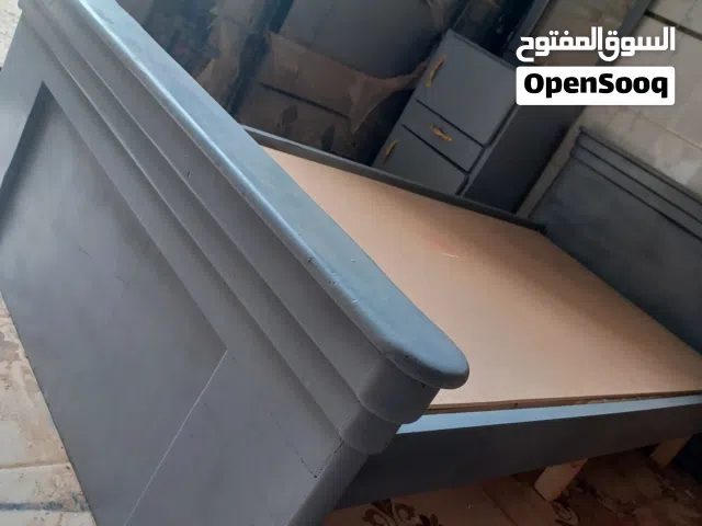 سرير وتسريحه للبيع