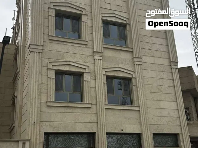 بناية للبيع في دور الضباط مقابل ملعب الجمهورية على الشارع مقابل حديقة