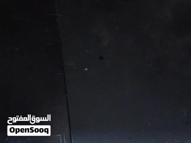 بلي 2.    ما بيه دكمه.   بس شغال.