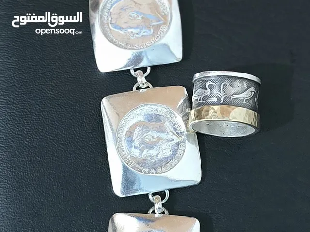 اسوارة فضة اشتريتها وطلعت الاسوارة كبيرة على معصم ايدي. سعرها 1800 شيكل ح أبيعها ب 1600