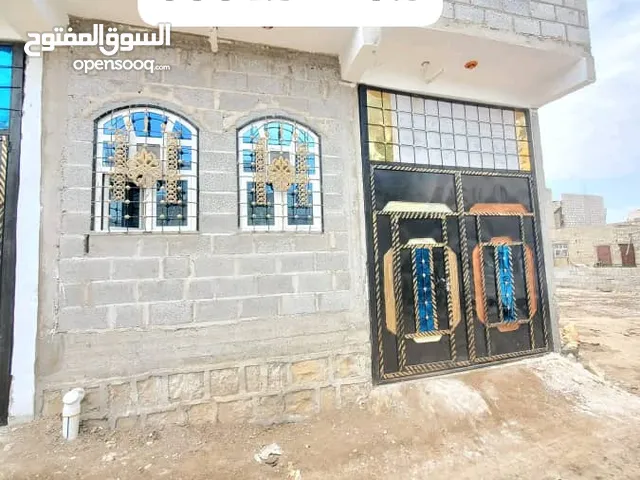 منزل للبيع عرطه 17مليون لبنتين حر صنعاء بعددارس