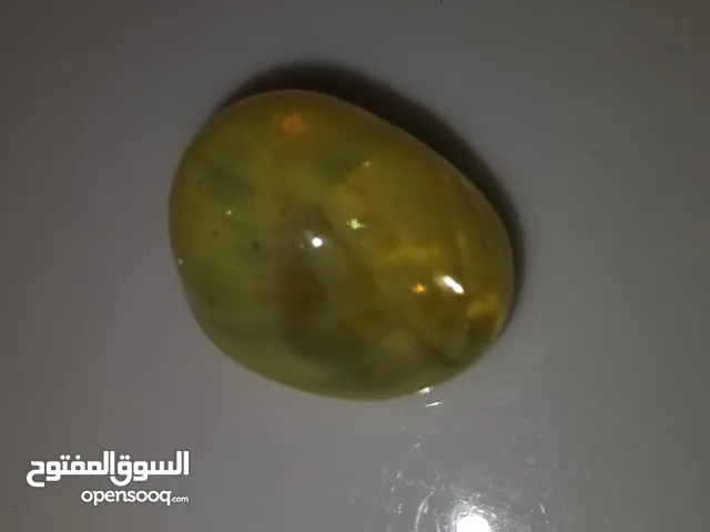 حجر كريم من الاحجار الفاخره موجود بمدينه العين 12,000 يا حظك يا اللي تحصل علي