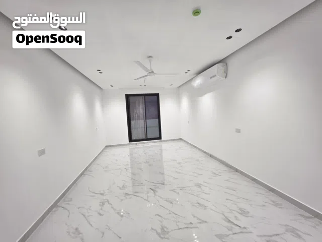 لايجار شقه في الحد الجديد  4 غرف نوم 4 حمامات  صالة مطبخ 3 بلكونات مصعد وبارك خاص