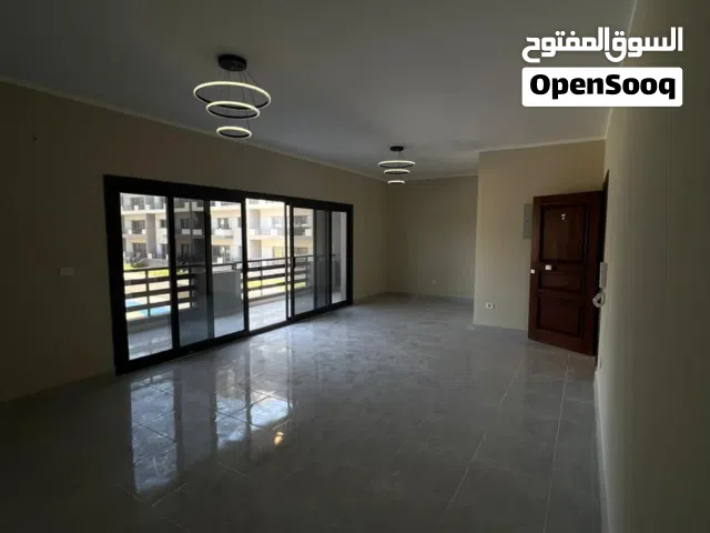 شقة للبيع ف كمبوند stouda استلام فوري متشطبة بجوار مطعم حجوجة