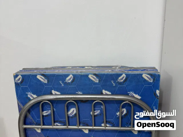 سرير مستعمل خفيف