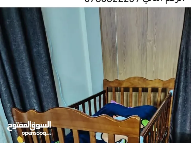 السرير بيبي خشب زان احمر تفصيل للبيع