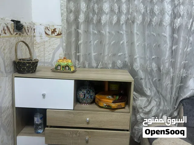 ميز خشب نظيف