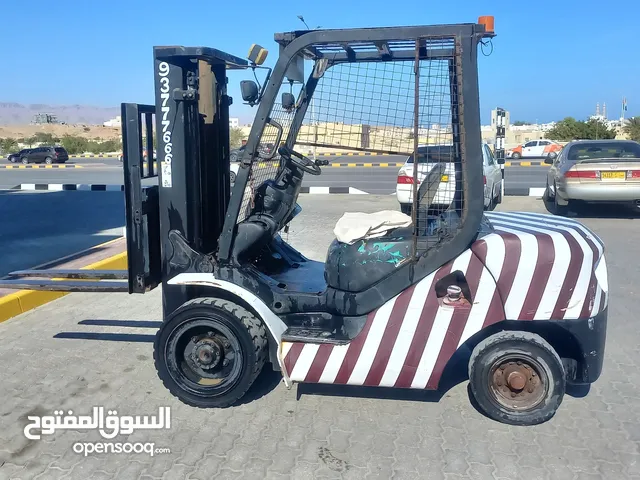 2013 Forklift Lift Equipment in Al Sharqiya