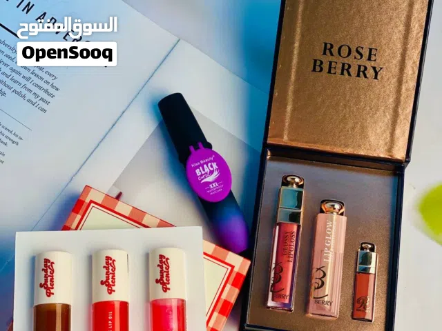 كلوسات شيكلام طقم حمر روز بيري مسكارة مع مراية