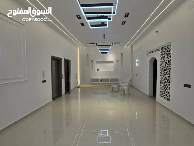 عمارة جديدة خدامية علي الرئيسي للأجار في ارض زواوة   علي 3 شوارع  مساحة الارض 350م