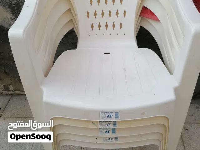 مواصفات الغرض/5كراسي بيضا  الموقع/العامرات طريقة التوصيل/لايوجد