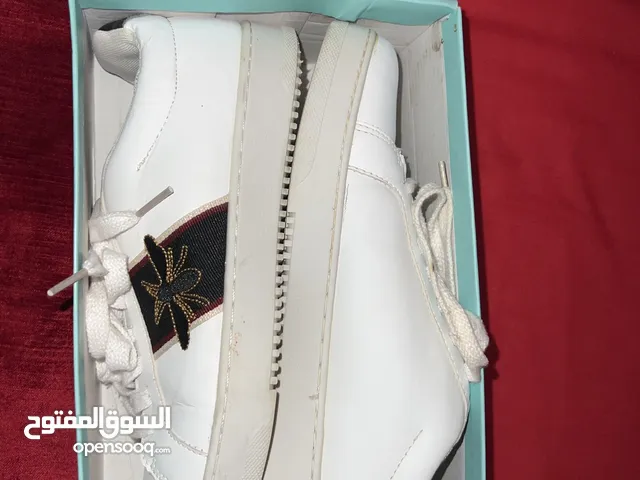 42 Sport Shoes in Agadir