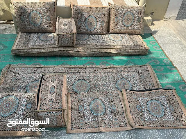 جلسه ارضيه نظيفه جداً استعمال خفيف و ممتازه